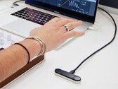 Leap Motion 2 kann die Position der Hand des Nutzers tracken, und so eine Gestensteuerung ermöglichen. (Bild: Ultraleap)