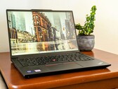 Das kompakte Lenovo ThinkPad E14 G6 - hier die äußerlich baugleiche Intel-Variante (Bild: Allen Ngo).
