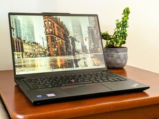 Das kompakte Lenovo ThinkPad E14 G6 - hier die äußerlich baugleiche Intel-Variante (Bild: Allen Ngo).