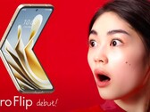 Erste Hands-On-Bilder zeigen das super-günstige ZTE Libero Flip aus Japan in natura. (Bild: Y!Mobile, editiert)