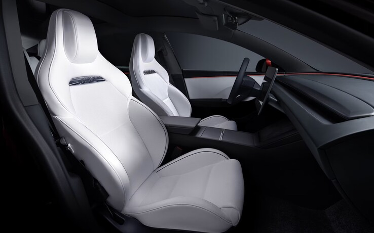 Der neue schwarze Dachhimmel des Model 3 Performance.