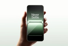 Das OnePlus 13s packt Flaggschiff-Hardware in ein relativ kompaktes Gehäuse. (Bildquelle: OnePlus)