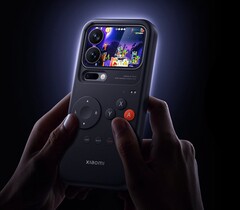 Xiaomi nutzt das Zweitdisplay des Xiaomi 17 Pro auch zum Zocken. (Bildquelle: Xiaomi)