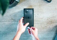 Das Apple iPhone erlaubt ausschließlich Browser auf Basis von Apples WebKit. (Bild: Jonas Leupe)