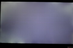 Backlight-Bleeding. Helligkeit erhöht, um es besser sichtbar zu machen.