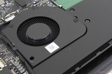 Das Kühlsystem besteht aus 3 Lüftern (2x 60 mm + 1x 35 mm), Vapor-Chamber-Lüfter, Graphite und PET