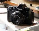 Nikon spendiert seiner Retro-Kamera mit Vollformat-Sensor ein großes Firmware-Update. (Bildquelle: Nikon)