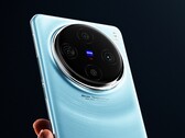 Das Vivo X100 Pro wird offenbar in schickem "Celestial Blue" angeboten. (Bild: Vivo)