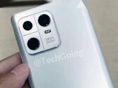 Dieses Hands-On-Photo soll das Xiaomi 13 Pro in Silber und mit neuer Leica-Kamera zeigen. (Bild: Techgoing)