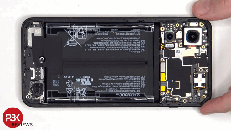 Das OnePlus 15R im Teardown (Bildquelle: PBKreviews)