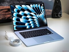 Der Prozessor des MacBook Air könnte künftig bei Intel statt TSMC gefertigt werden. (Bildquelle: Notebookcheck)