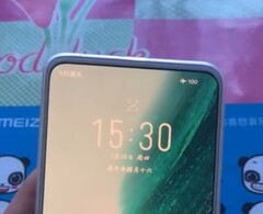 Die nächste Generation der Under-Display-Kamera kündigt sich in Form eines Meizu 18 (hier im Bild) und des ZTE Axon 30 Pro an.