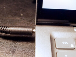 Nicht voll eingestecktes Netzteil