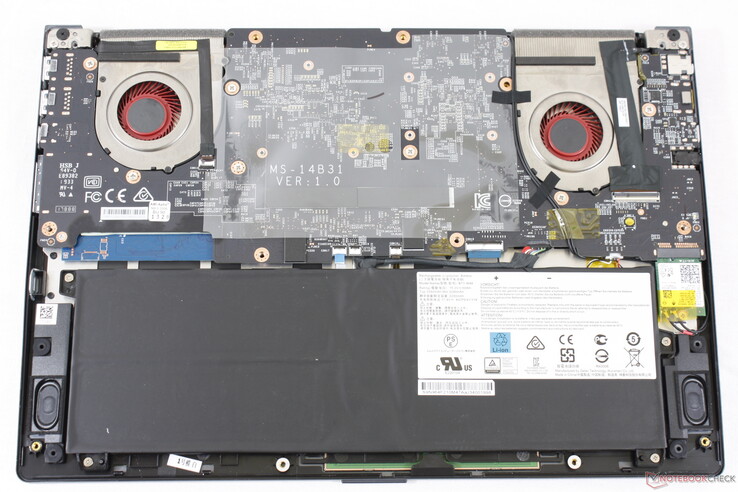 Da das Motherboard verkehrt herum im Gehäuse sitzt, sind die meisten Komponenten schwer zu erreichen