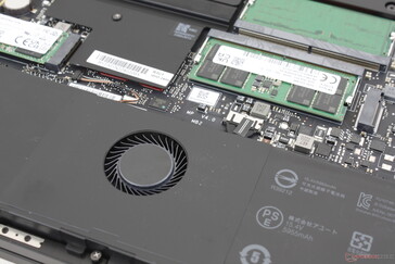 Das Blade 18 ist einer der wenigen Gaming-Laptops, das mehr als 2 interne Lüfter besitzt
