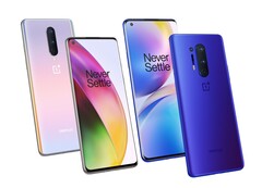 Zwei der bunteren Farbvarianten der diesjährigen OnePlus 8-Generation. Alle Unterschiede und Gemeinsamkeiten.