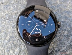 Die Google Pixel Watch soll durch künftige Wear OS-Updates eine buntere Benutzeroberfläche erhalten. (Bild: Notebookcheck)
