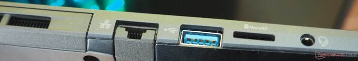linke Seite: RJ45-LAN, USB-A, microSD, Audio