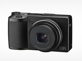 Die Ricoh GR IIIx packt einen großen APS-C-Sensor in ein besonders kompaktes Gehäuse. (Bild: Ricoh)