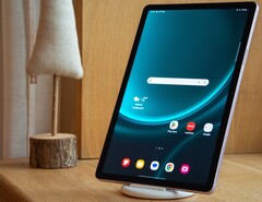 Der italienische Ableger von Amazon verkauft das Samsung Galaxy Tab S9 FE heute zum Sparpreis (Bild: Benedikt Winkel)