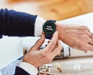 Die Patronus-Uhr soll vor allem den altmodischen Hausnotruf für Senioren neu erfinden. (Bild: Samsung)