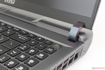 Die Scharniere sind groß, fest und leicht schillernd