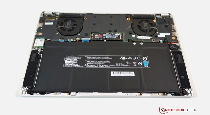Der Akku und die SSD lassen sich recht einfach tauschen. (Bild: Notebookcheck)