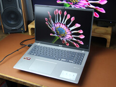 Asus VivoBook 16 M1607KA (Bild: Christian Hitze)