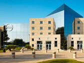 Außenansicht eines Gebäudes von Dell Technologies mit deutlich sichtbarem Firmenlogo