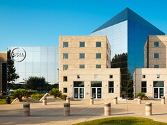 Außenansicht eines Gebäudes von Dell Technologies mit deutlich sichtbarem Firmenlogo