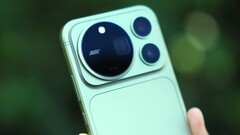 Das Honor Magic9 Pro Max wird mit quadratischer 55MP Frontkamera aufwarten. Für eine potentielle Super-Edition ist offenbar ein 11K-Akku geplant.