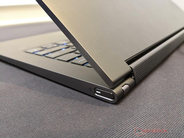 Eingebauter WACOM-Stylus mit Federmechanismus