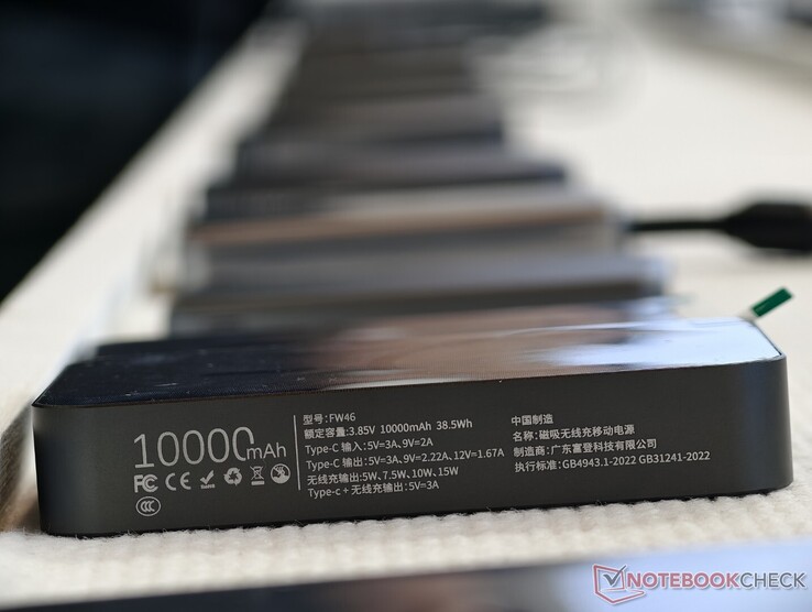 Auf dem Stand von Foxsky haben wir eine CCC-zertifizierte Powerbank gefunden, von vielen ohne entsprechendes Zertifikat.