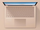 Der Surface Laptop 3 ist wahlweise mit einem Alcantara-Stoffbezug oder mit einem Aluminiumgehäuse erhältlich. (Bild: Microsoft)