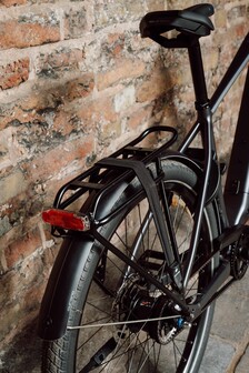 Verbaut ist ein Gepäclträger mit Plattform und Stangen für Packtaschen (Bildquelle: BH Bikes)