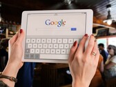 Googles Platz auf Apple-Geräten ist teuer erkauft. (Bild: FirmBee, Pixabay)