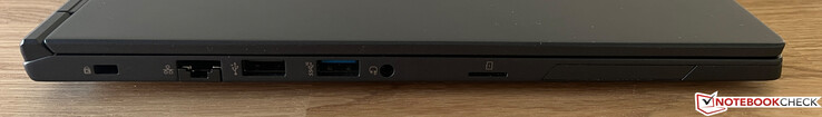 Kensington Lock, Ethernet, USB-A 2.0, USB-A 3.2 Gen.2 (10 GBit/s), 3,5-mm-Audio, microSD-Leser
