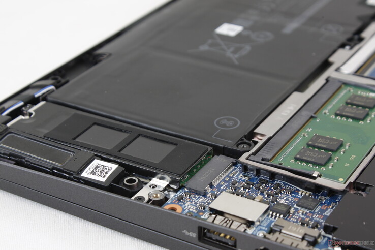 Glücklicherweise ist der wartungsfreundliche Speicherschacht leicht zugänglich. Dell bietet standardmäßig zwischen 256 und 512 GB große NVMe-Optionen an