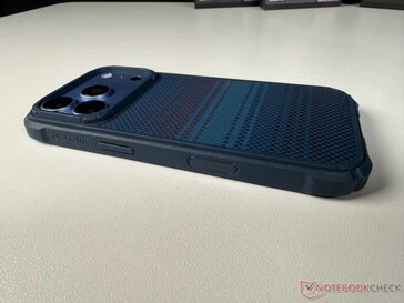 Das Pitaka Cairn Case ist besonders robust...