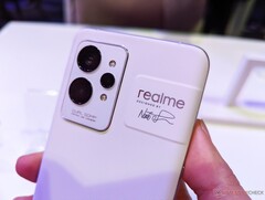 Das Realme GT 2 Pro bietet gleich zwei 50 MP Kameras. (Bild: Daniel Schmidt, Notebookcheck)