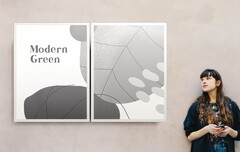 Poster könnten künftig durch E-Ink-Bildschirme ersetzt werden, was den Aufwand reduzieren und die Umwelt schonen soll. (Bild: Sharp / E Ink)