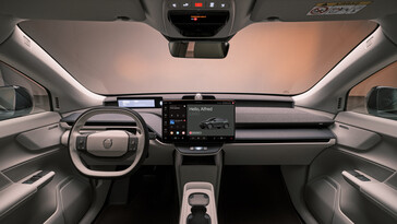 Das digitale Zentrum des Volvo EX60: Ein großer Touchscreen und strenger Minimalismus prägen das Cockpit, ganz im Stil der Cupertino-Ästhetik (Bild: Volvo).
