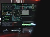 Linux-Terminal mit Prozessliste und Root-Zugriff, Symbolbild zur Kernel-Lücke Bad Epoll.