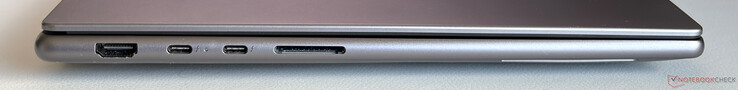 Links: HDMI 2.1, 2x USB-C 4.0 mit Thunderbolt 4 (40 Gbps, DisplayPort 2.1, Stromzufuhr), SD-cardreader