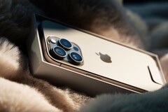 Das Apple iPhone 15 Pro läuft in vielen Fällen schlicht zu heiß. (Bild: Yuheng Ouyang)