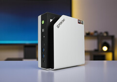 Mit dem EVO-X2 hat GMKtec am Black Friday einen sehr performanten Mini-PC deutlich im Preis reduziert (Bildquelle: Sebastian Bade)