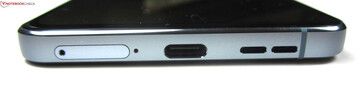 Fußseite: SIM-Slot, Mikrofon, USB-C 2.0, Lautsprecher