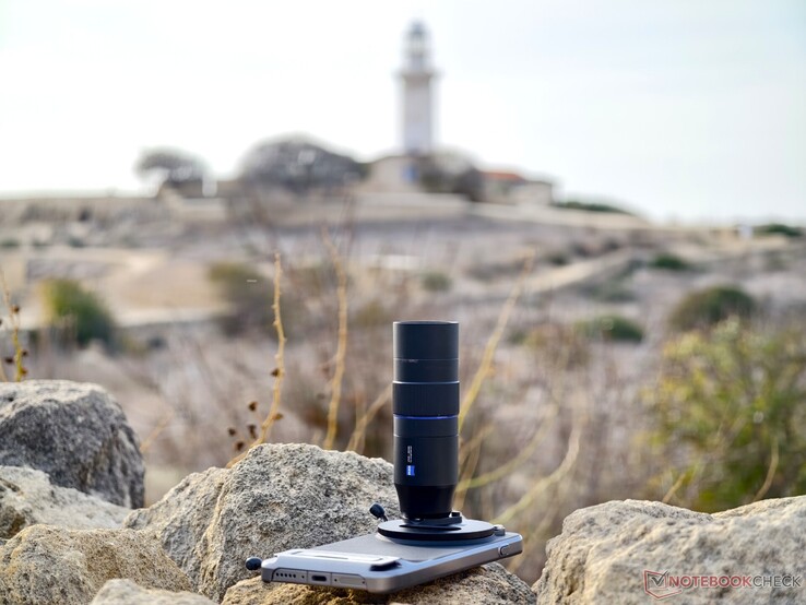 Das Vivo X300 Pro mit Zeiss-Telekonverter lieferte hoffentlich gute Zoom-Shots aus Zypern und Malta. (Bildquelle: Alexander Fagot, Notebookcheck)
