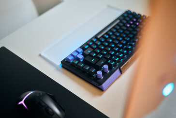 ... und gefällt, mit lilanen Akzenten und ordentlich RGB.