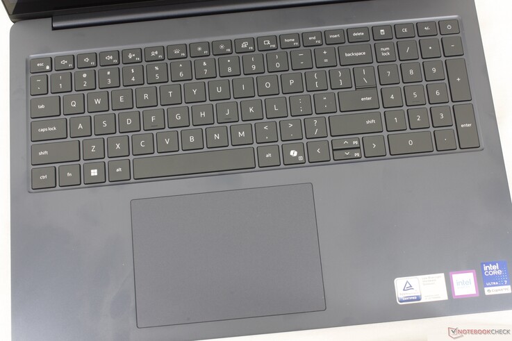 Das Tastenfeedback wirkt etwas prägnanter als beim Dell 16 Plus, während die Größe des Clickpads mit 13 x 9 cm nahezu unverändert bleibt.